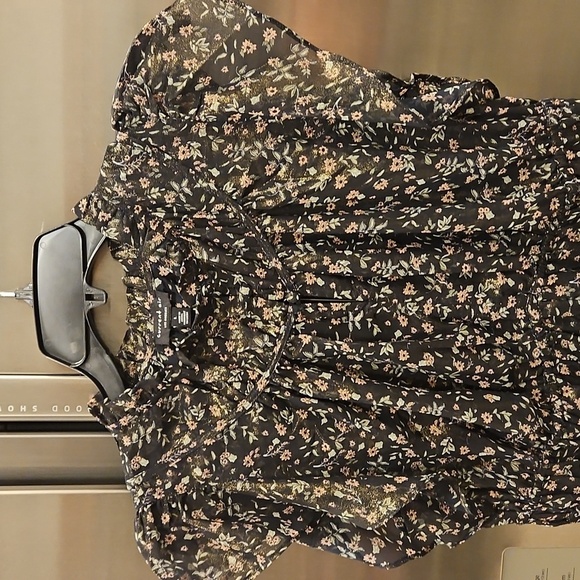 💕CURRENT AIR💕 Smocked Flutter-Sleeve Blouse ~ Micro Floral Print Large L NWT - Picture 3 of 9